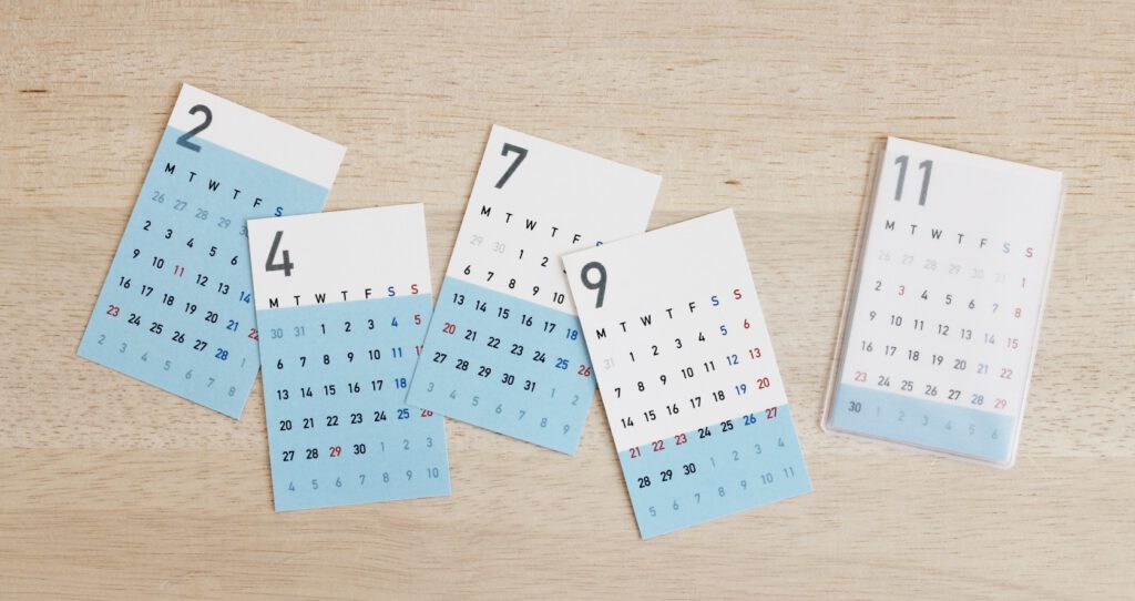 a cupful of calendar名刺サイズカレンダーが並んでいる