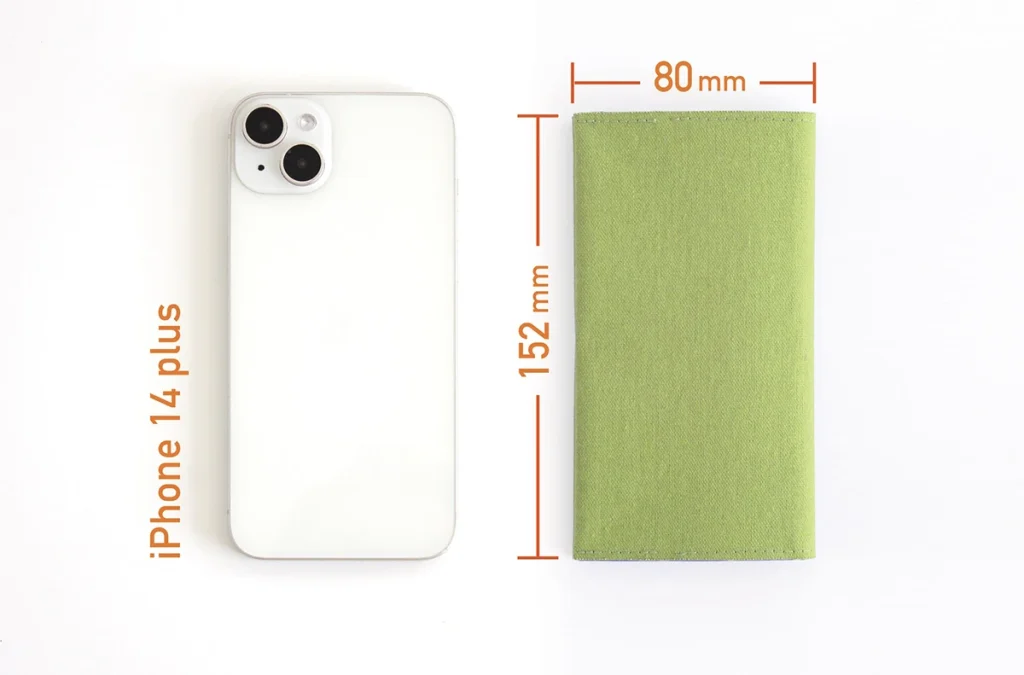 Tyla長財布とiphone14の比較